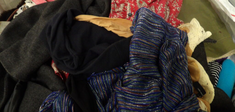 VENTE DE DESTOCKAGE D'OBJETS D'OCCASION DIVERS (vêtements, chaussures, accessoires, homme, femme et enfant), certains de marques, jouets, livres et divers. A 10h00.