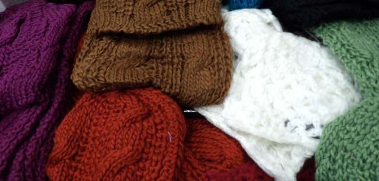 VENTE DE DESTOCKAGE  D'OBJETS D'OCCASION DIVERS PUIS SELECTION D'OBJETS (vêtements, chaussures, accessoires, homme, femme et enfant), certains de marques, jouets, livres et divers. Visite de 12h30 à 13h00.
