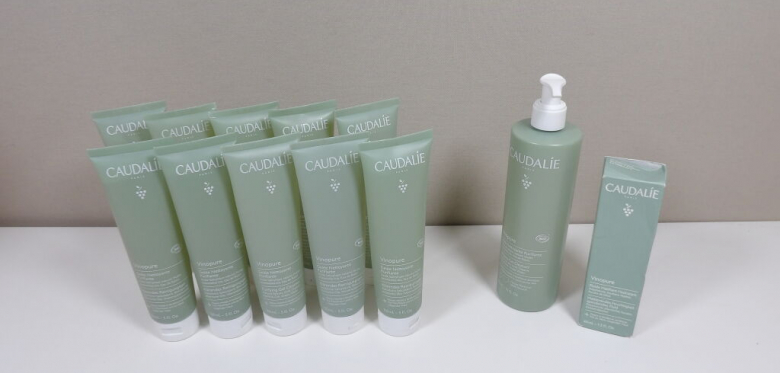 VENTE DE DESTOCKAGE D'OBJETS DIVERS D'OCCASION ET CERTAINS NEUFS. Visite de 9h00 à 10h00. Vente à 10h00 puis pause à 12h00. Reprise à 13h30.