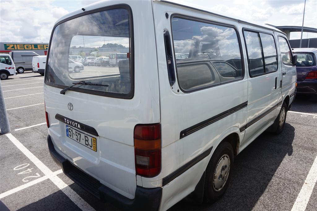 4730 - TOYOTA HIACE 9 PLACES - VENTE DE VEHICULES UTILITAIRES ET ...