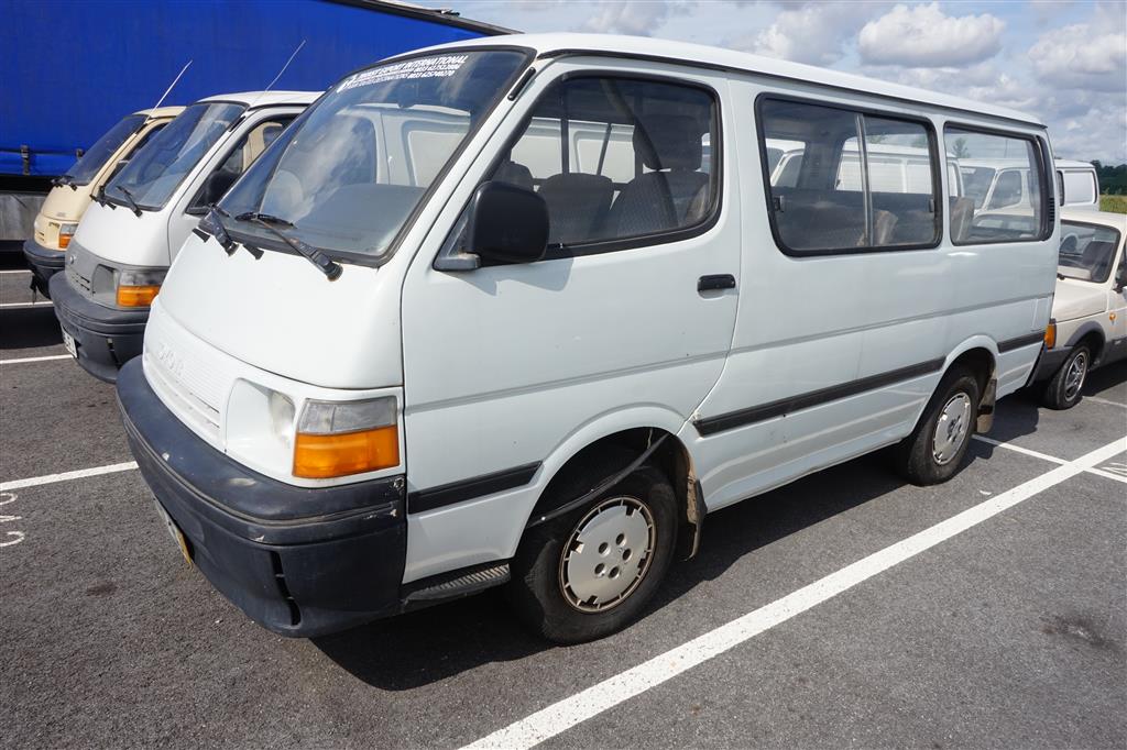 4730 - TOYOTA HIACE 9 PLACES - VENTE DE VEHICULES UTILITAIRES ET ...