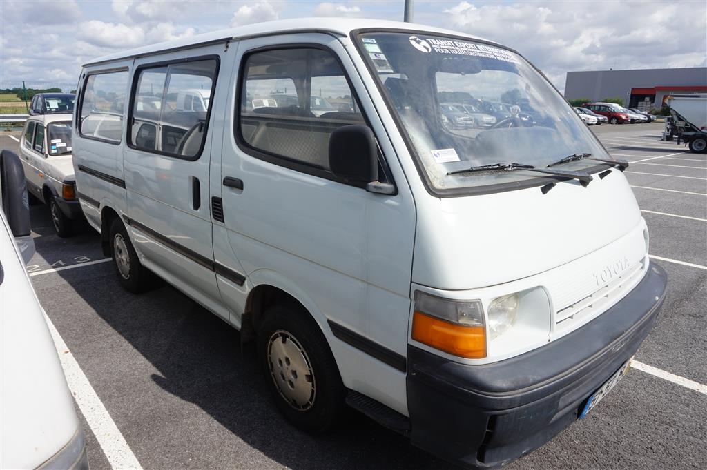 4730 - TOYOTA HIACE 9 PLACES - VENTE DE VEHICULES UTILITAIRES ET ...