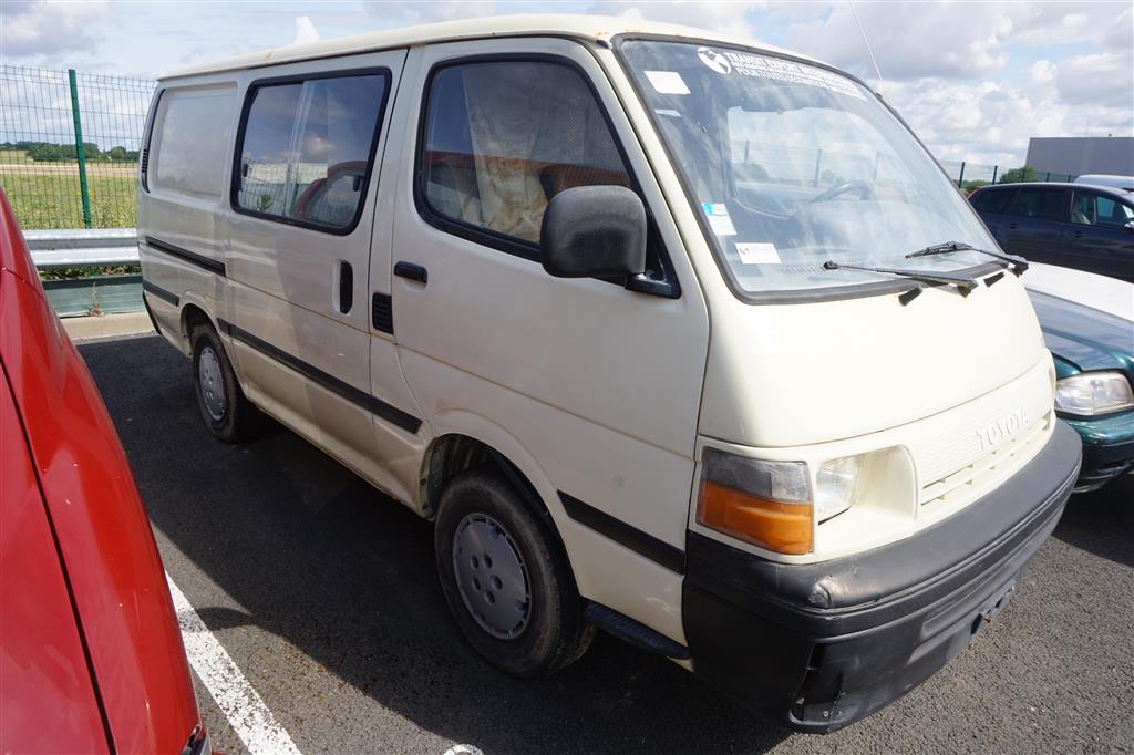 4727 - TOYOTA HIACE 6 PLACES - VENTE DE VEHICULES UTILITAIRES ET ...