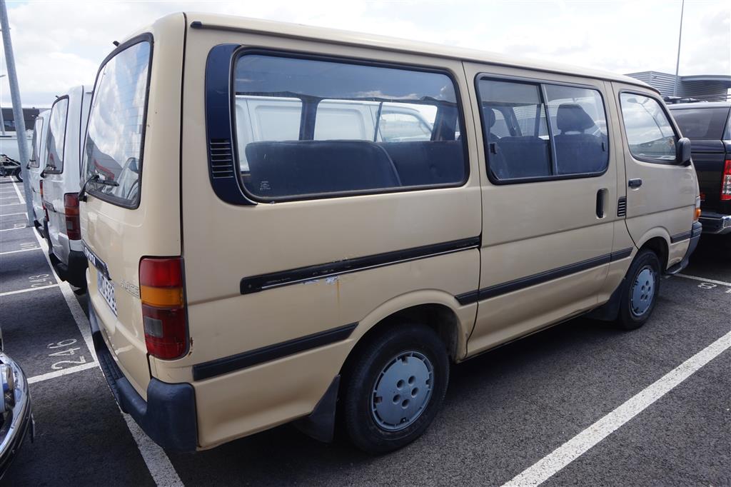 4732 - TOYOTA HIACE 9 PLACES - VENTE DE VEHICULES UTILITAIRES ET ...