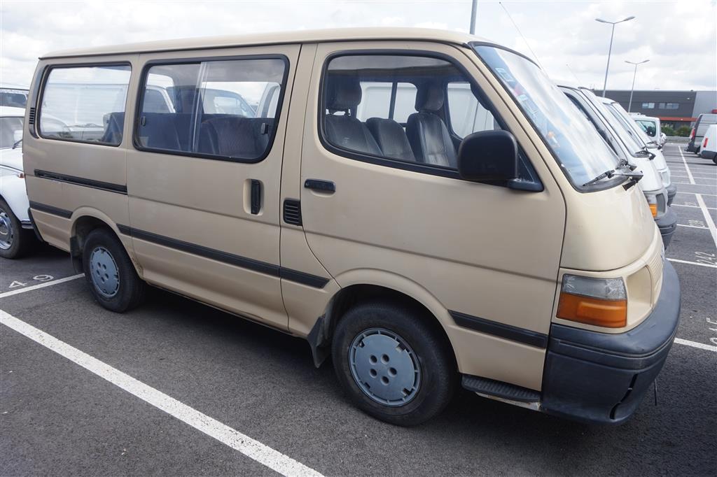 4732 - TOYOTA HIACE 9 PLACES - VENTE DE VEHICULES UTILITAIRES ET ...