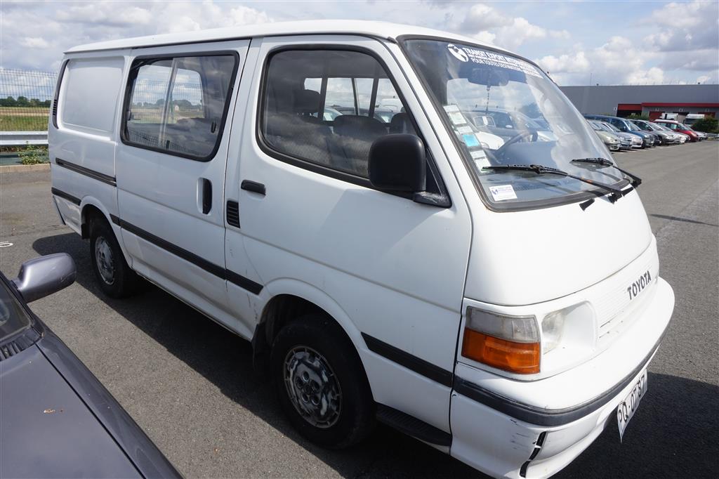 4733 - TOYOTA HIACE 6 PLACES - VENTE DE VEHICULES UTILITAIRES ET ...