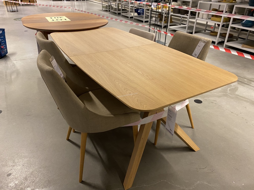 Lot 2 tables et 4 chaises  VENTE JUDICIAIRE SUITE A LA LIQUIDATION