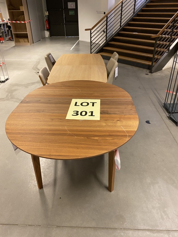 Lot 2 tables et 4 chaises  VENTE JUDICIAIRE SUITE A LA LIQUIDATION