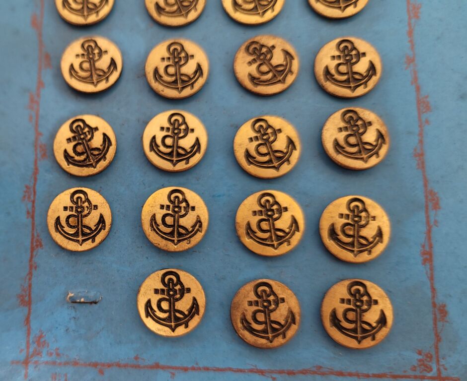 Lot De 10 Boutons Vintage Argentés 23 Mm - Décor Ancre Et Jaune En Relief